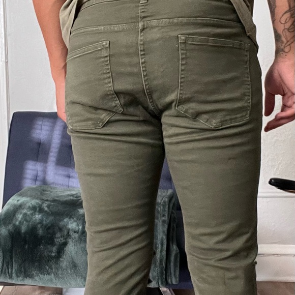 Ripped H&M jeans. - Picture 4 of 6